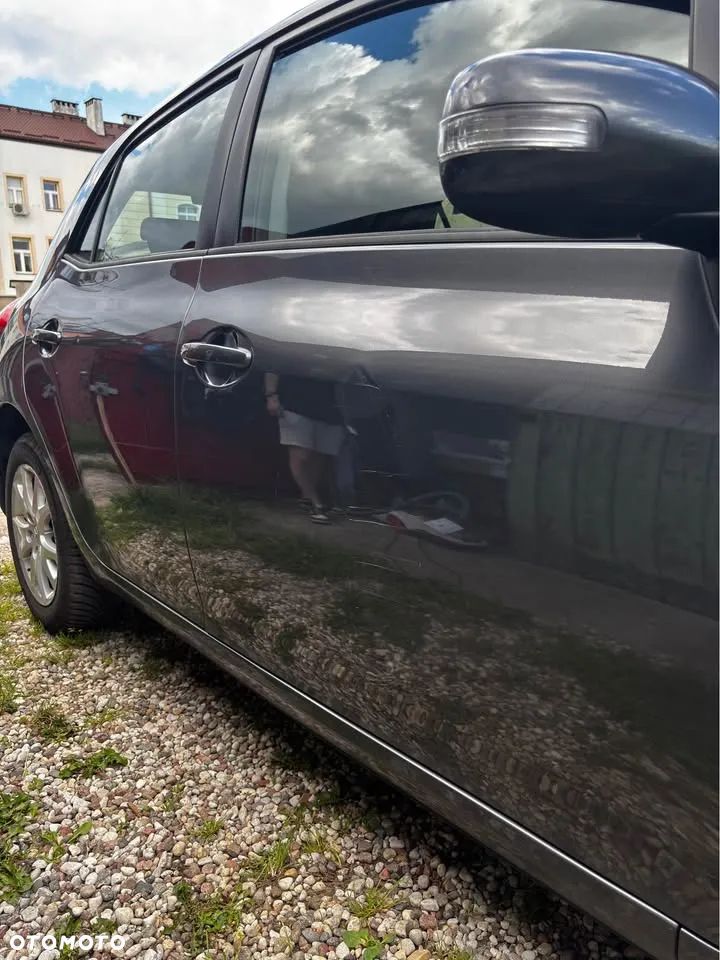 Toyota Auris 1.6 Premium - 4