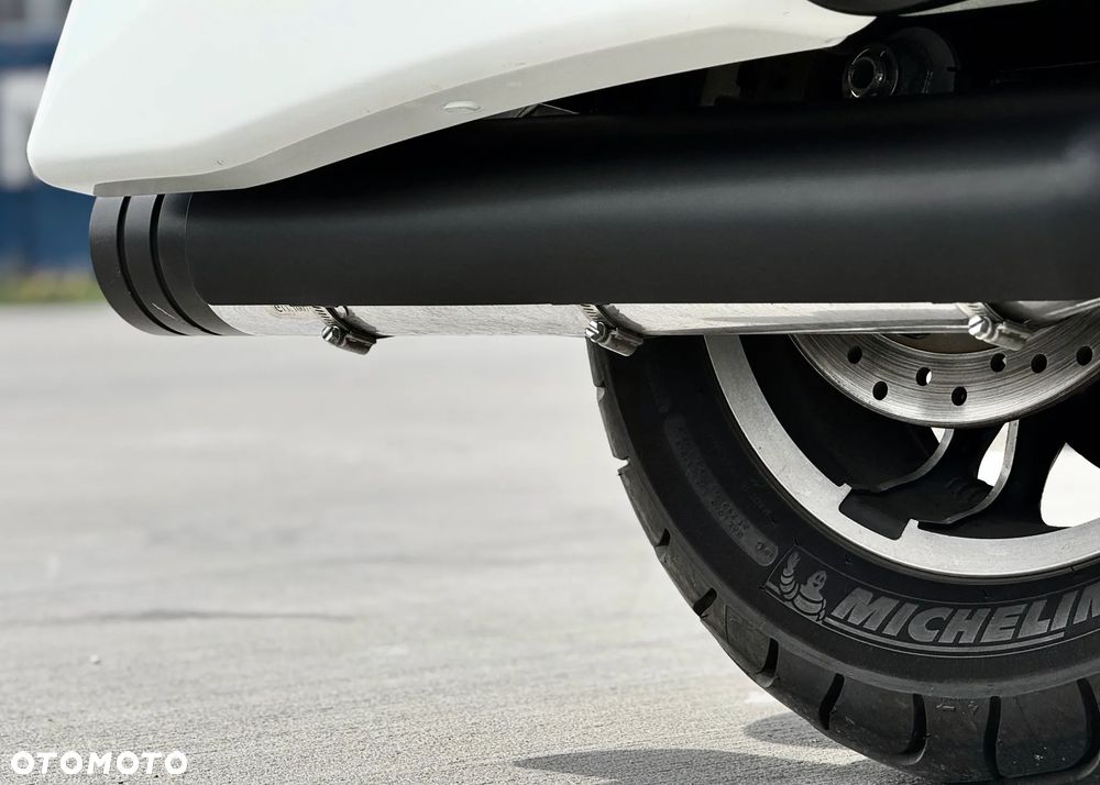 Harley-Davidson Touring Road Glide - 34