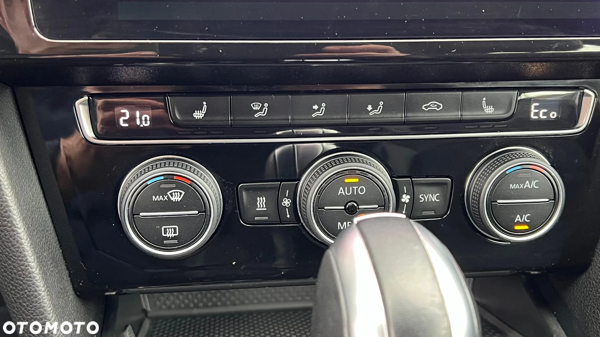 Volkswagen Passat - 11