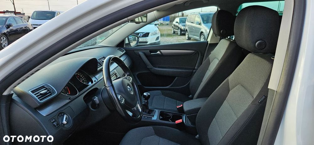 Volkswagen Passat 2.0 TDI Highline - 17