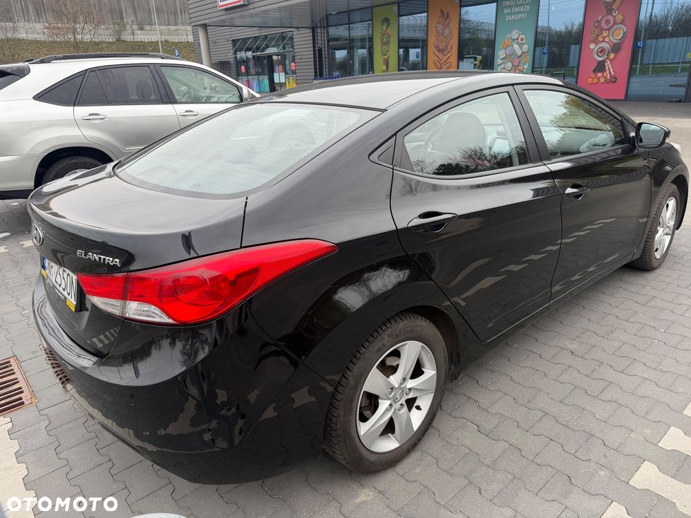 Hyundai Elantra 1.6 Comfort - 4