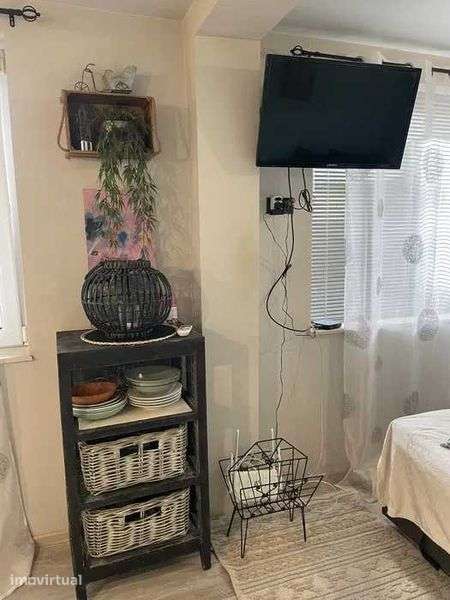 Arrenda-se estúdio T0 mobilado e decorado - Grande imagem: 2/9