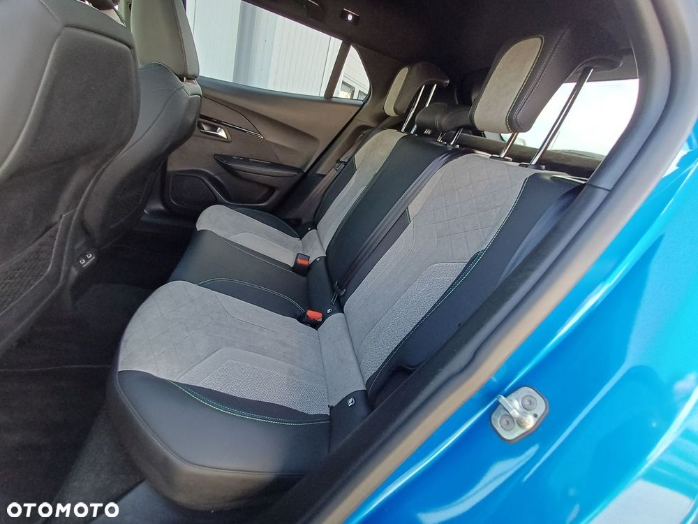 Peugeot 2008 50kWh GT - 32