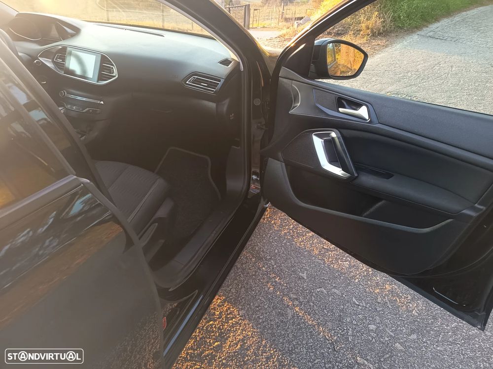 Peugeot 308 1.6 BlueHDi Allure EAT6 - 7