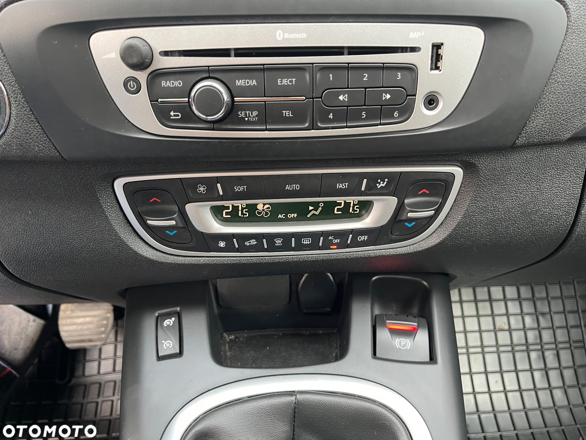 Renault Scenic ENERGY TCe 130 BOSE EDITION - 28
