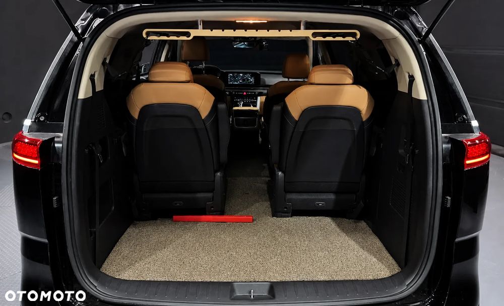 Kia Carnival - 4