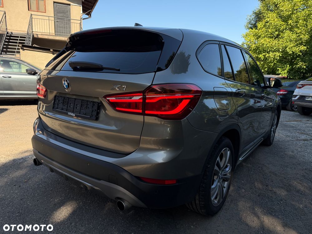 BMW X1 xDrive20i Sport Line - 1