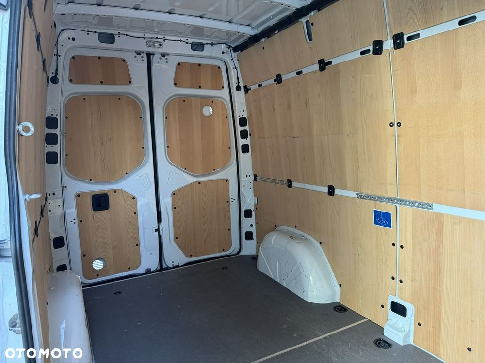 Mercedes-Benz Sprinter - 9