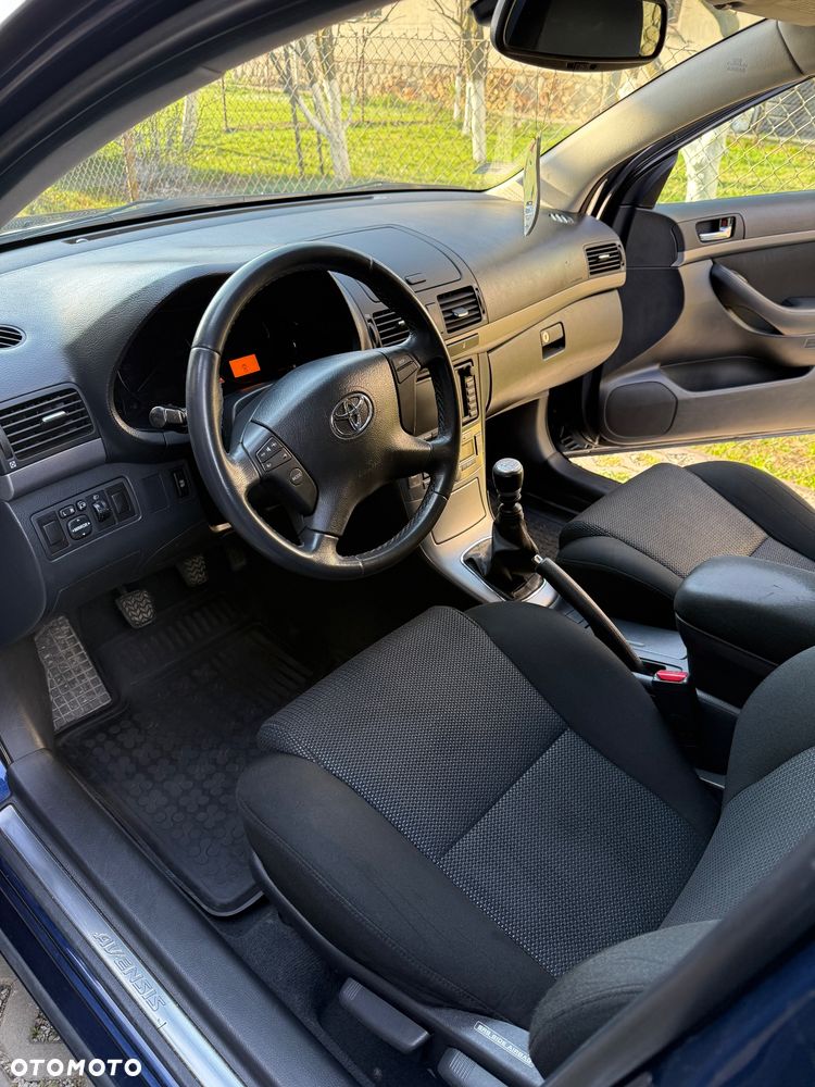 Toyota Avensis - 9