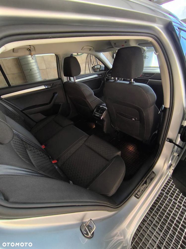 Skoda Superb 2.0 TDI SCR 4x4 Style DSG - 9