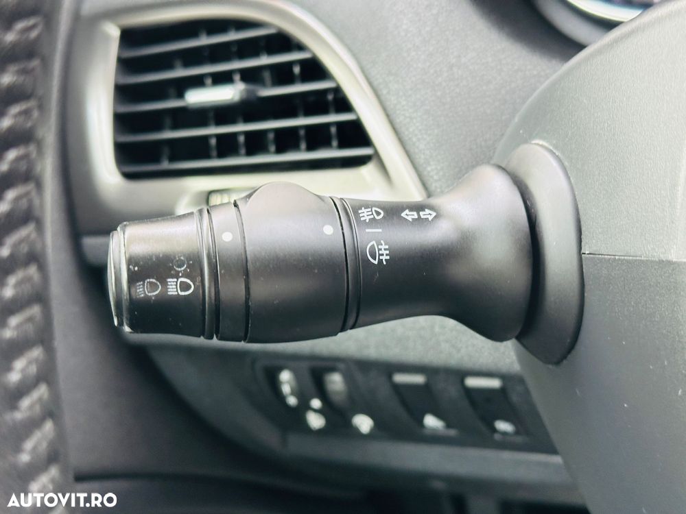 Renault Megane ENERGY dCi 110 Start & Stop Paris Business - 25