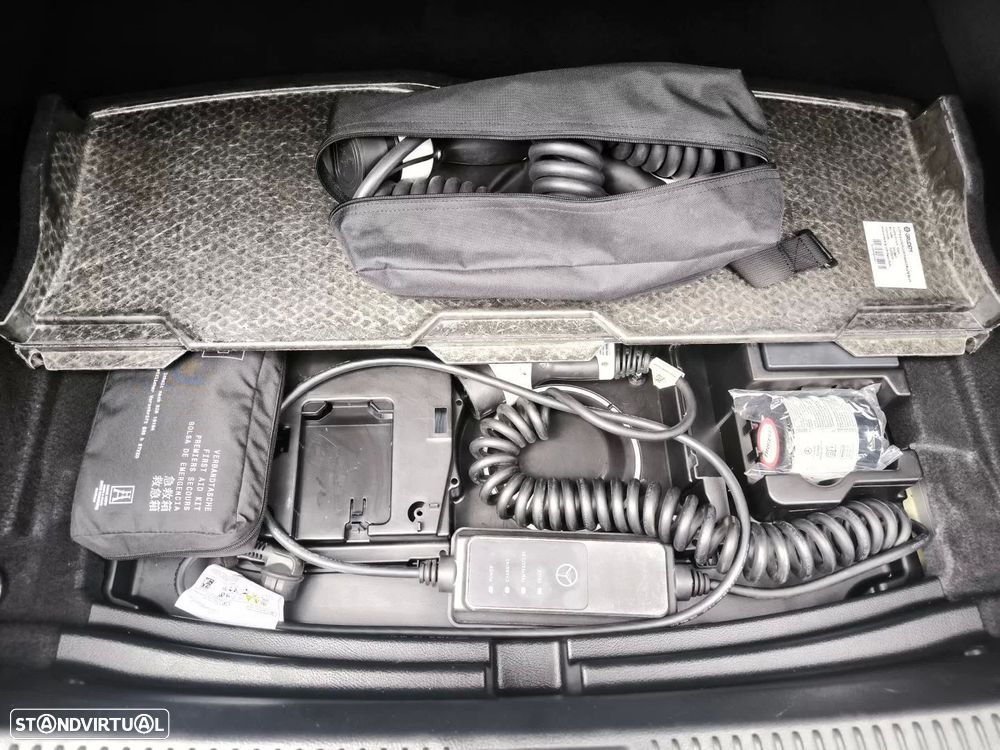 Mercedes-Benz A 250 Limousine e AMG Line - 53