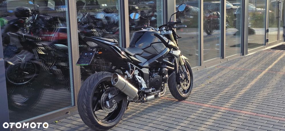 Suzuki GSR - 5