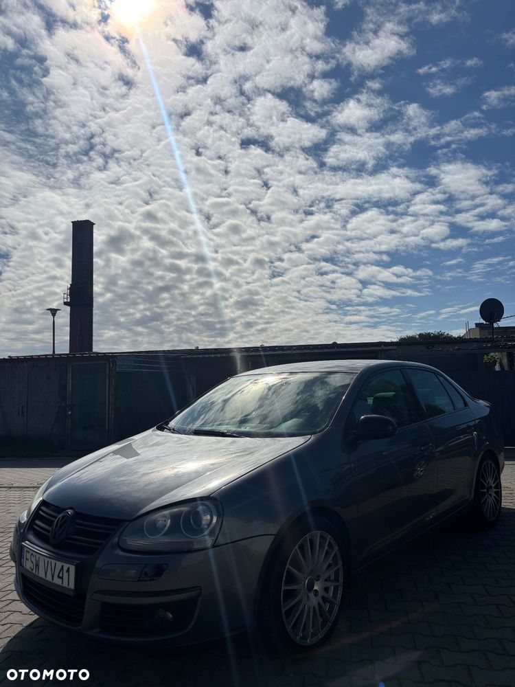Volkswagen Jetta 2.0 FSI Sportline - 2