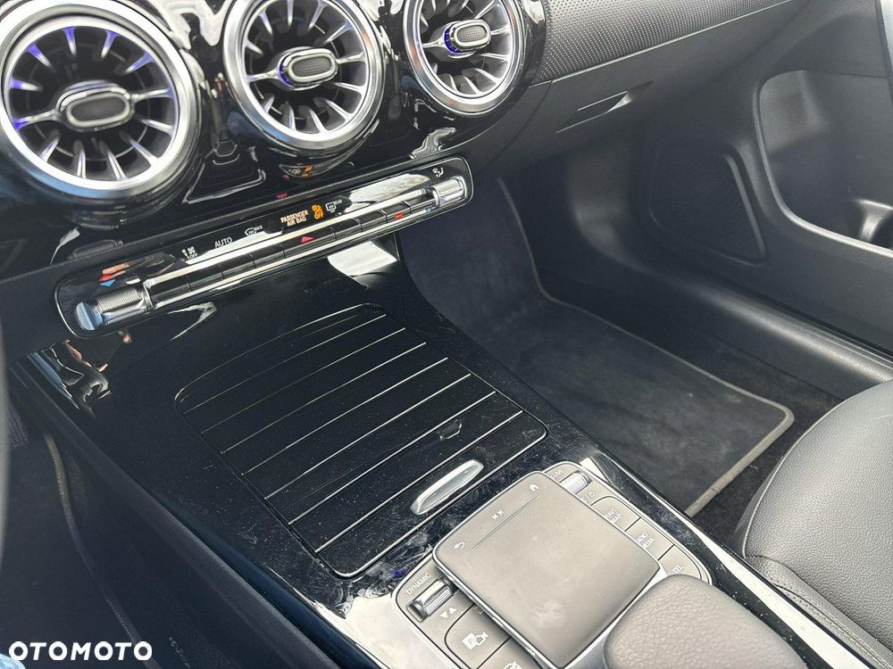 Mercedes-Benz CLA - 25