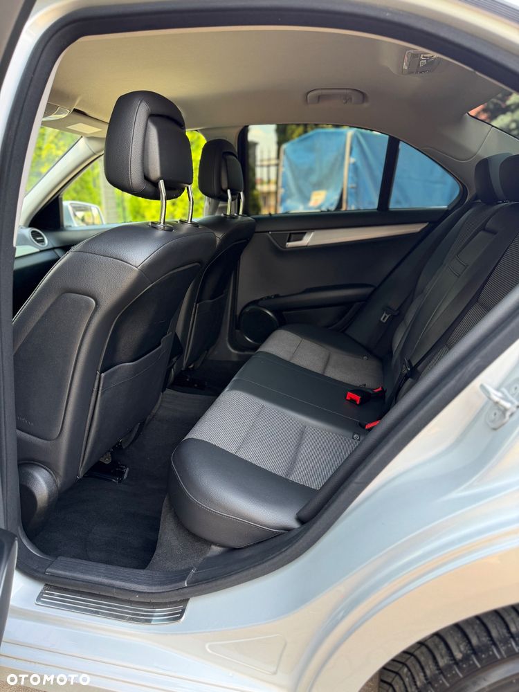 Mercedes-Benz Klasa C 180 CGI Automatik BlueEFFICIENCY Avantgarde - 15