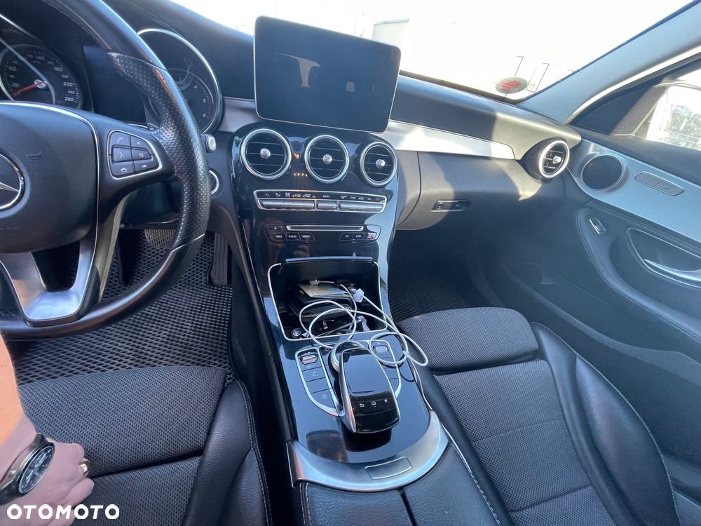 Mercedes-Benz Klasa C 220 CDI 4Matic 7G-TRONIC Edition - 10