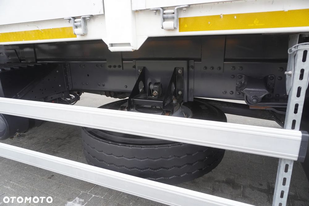 Renault C280 DTI 8 / HDS Fassi 5,6 t / Zasięg 8 m / Platforma 15 EPAL - 18