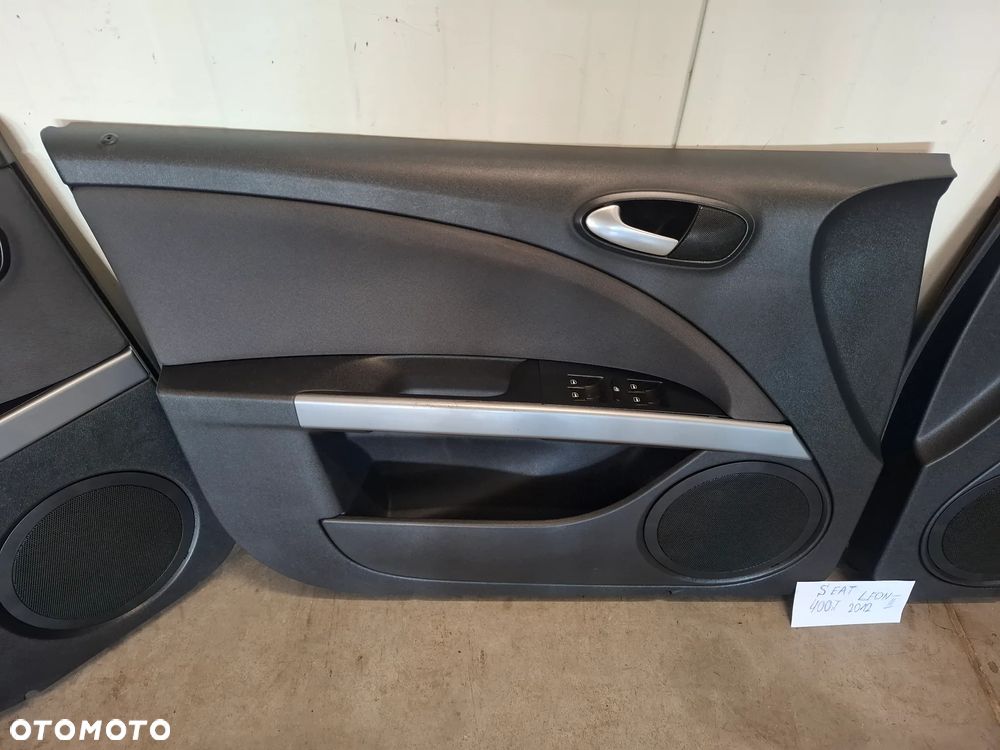 Boczek boczki Seat Leon II lift 2012 rok komplet - 3