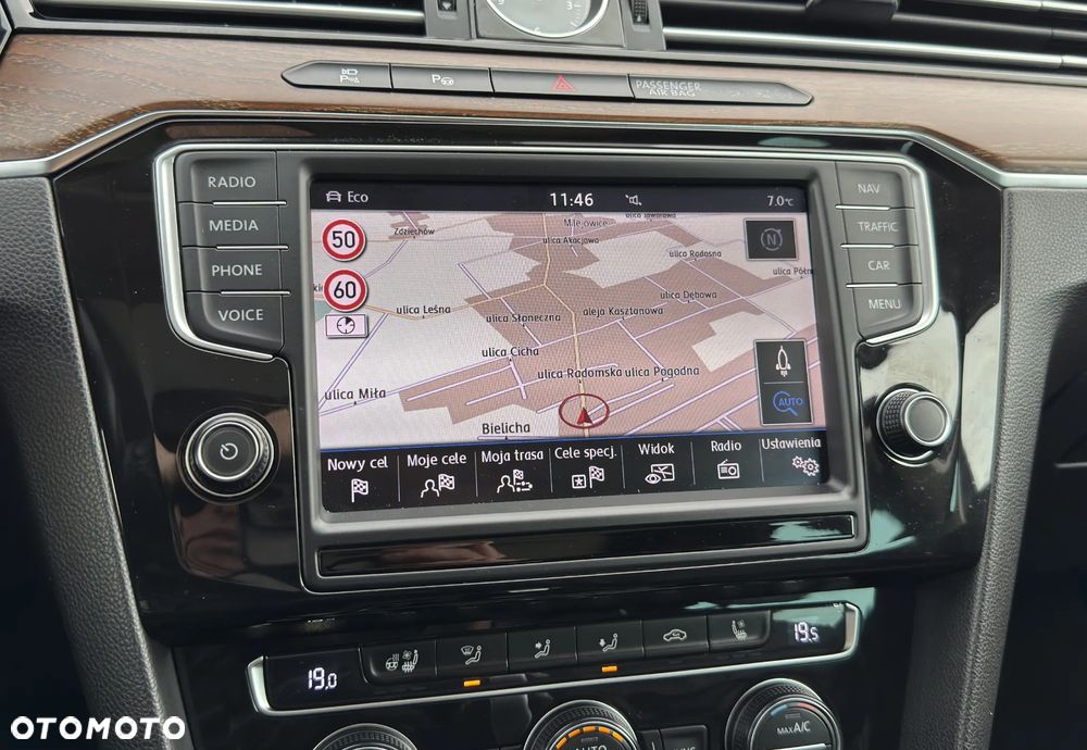 Volkswagen Passat - 24