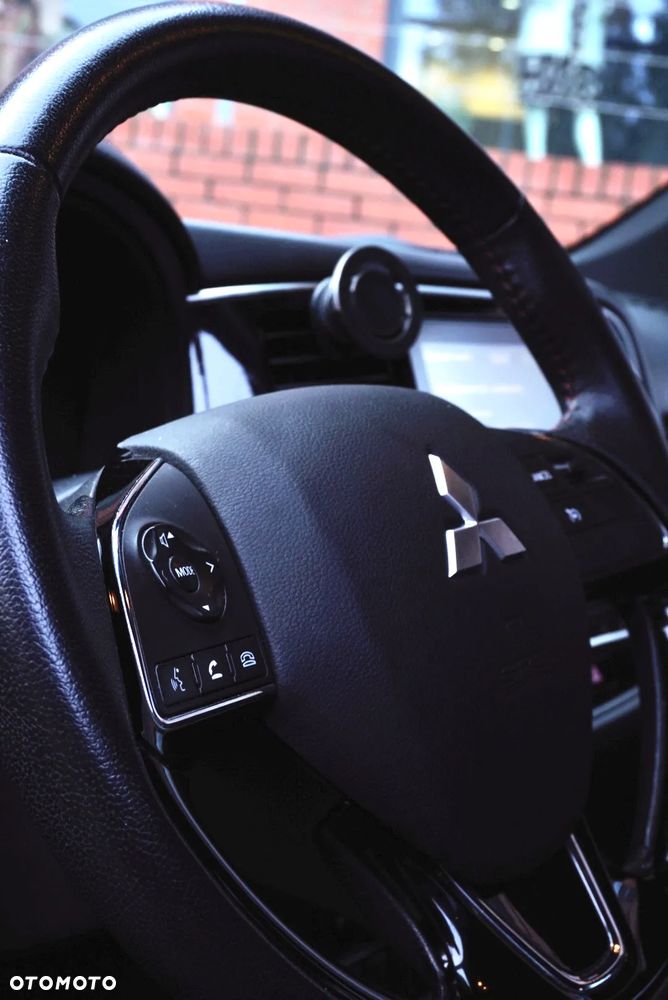 Mitsubishi Outlander - 8