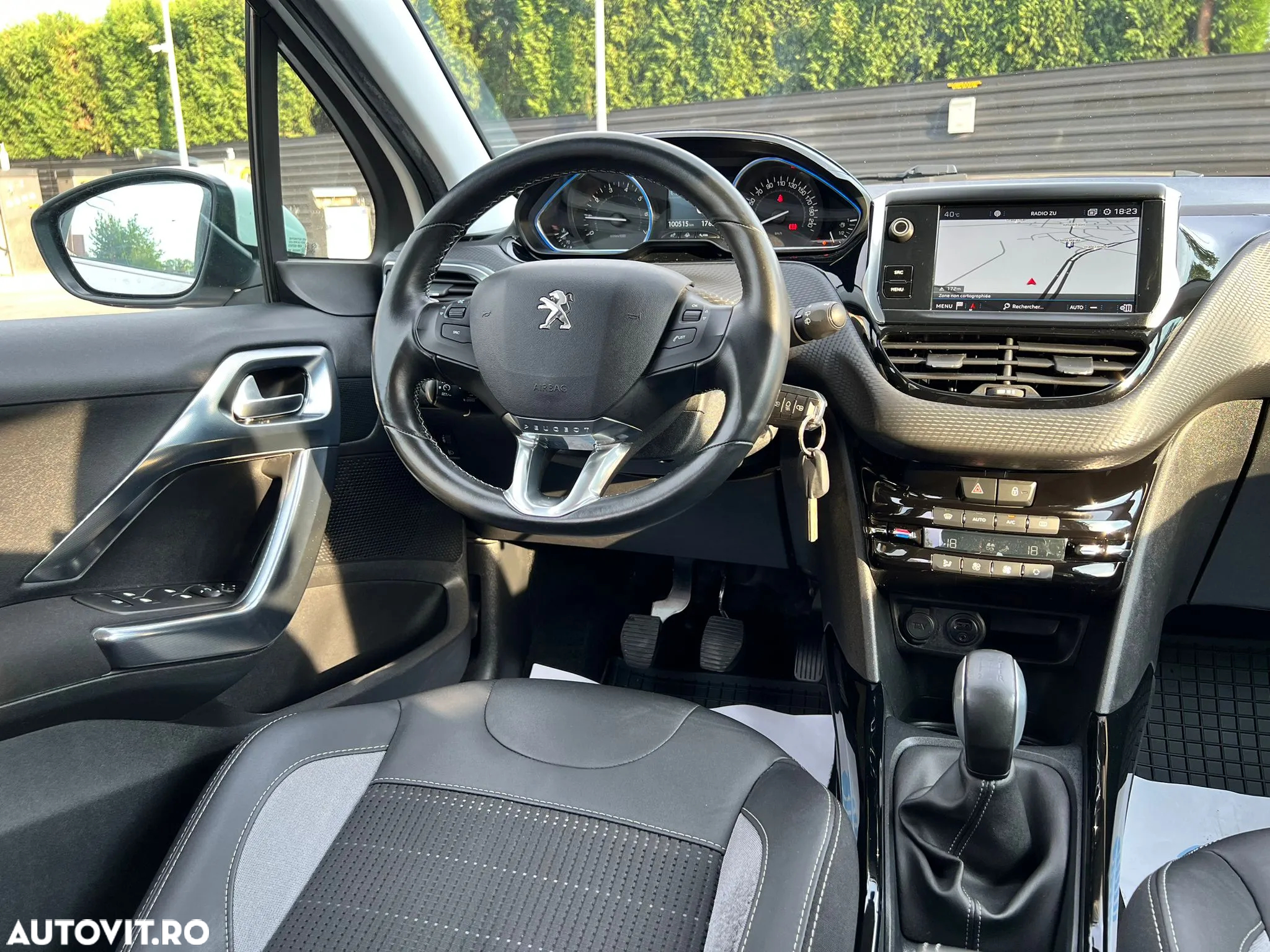 Peugeot 2008 1.2 PureTech Turbo S&S Allure - 16
