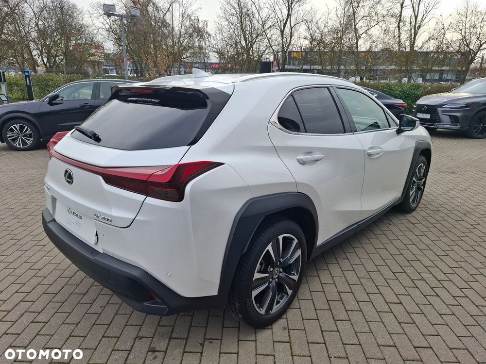 Lexus UX - 5