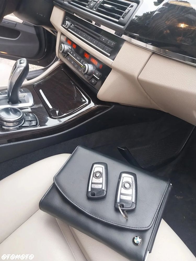 BMW Seria 5 525d Luxury Line - 13