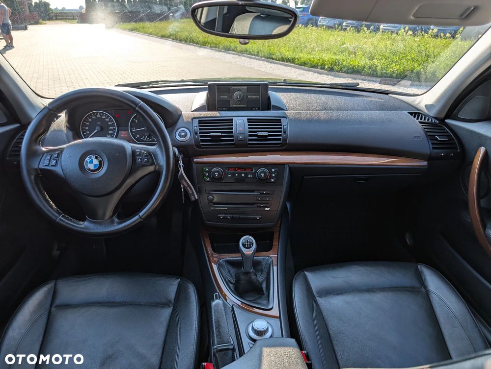 BMW Seria 1 120i - 23