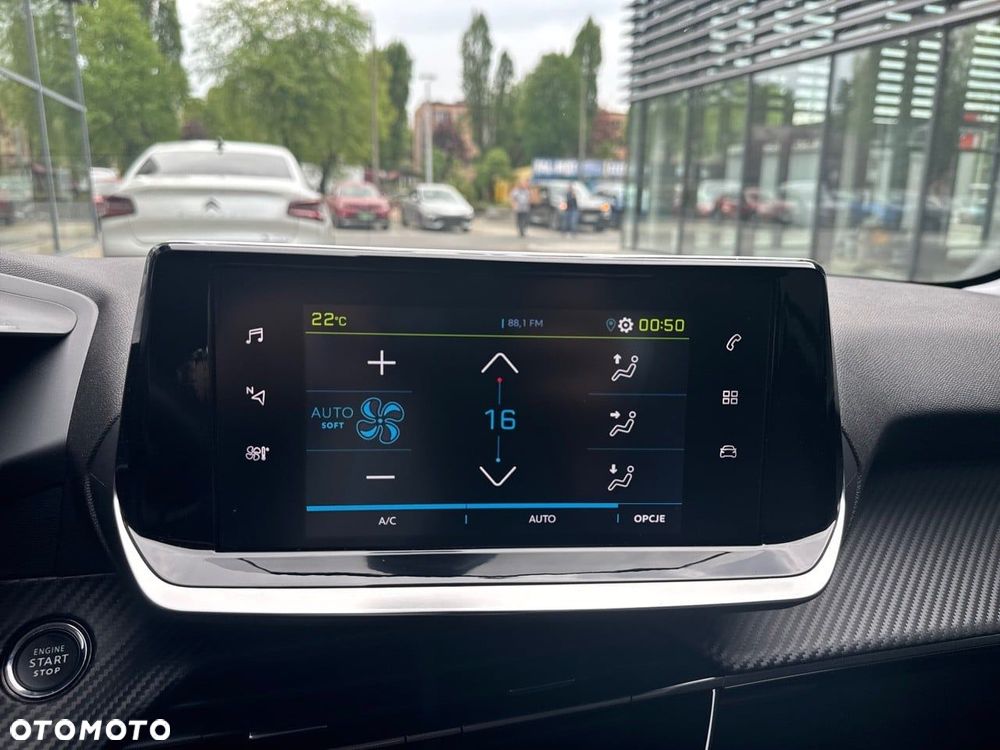 Peugeot 208 50kWh Allure - 19