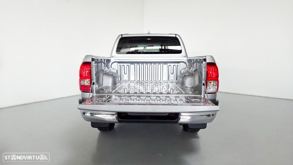 Toyota Hilux 2.4D 4x4 tracker 3L - 7