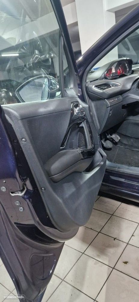 Peugeot 208 1.2 VTi SE Style - 11