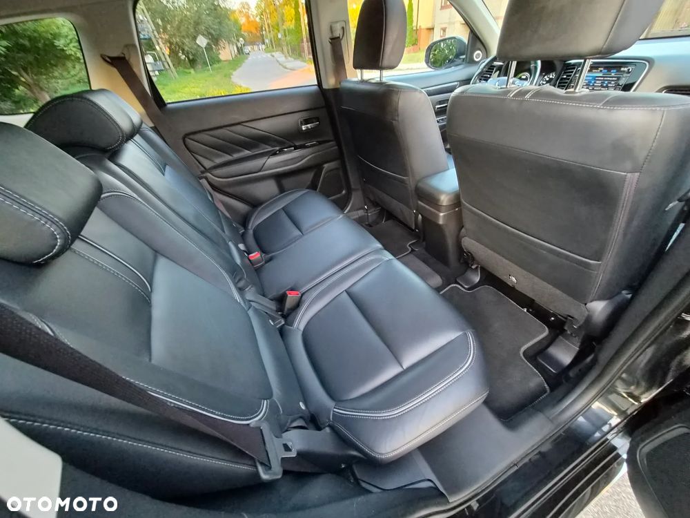 Mitsubishi Outlander - 38