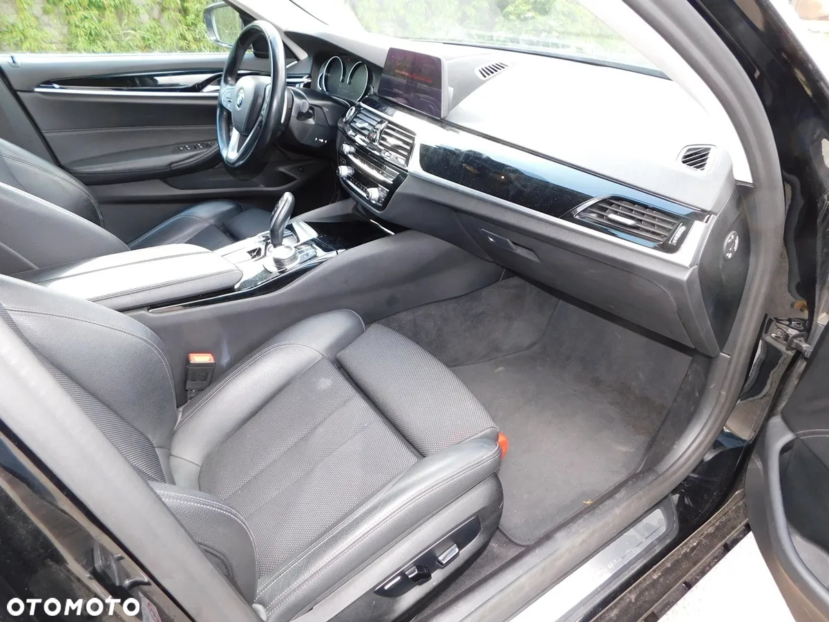 BMW Seria 5 520d xDrive - 9