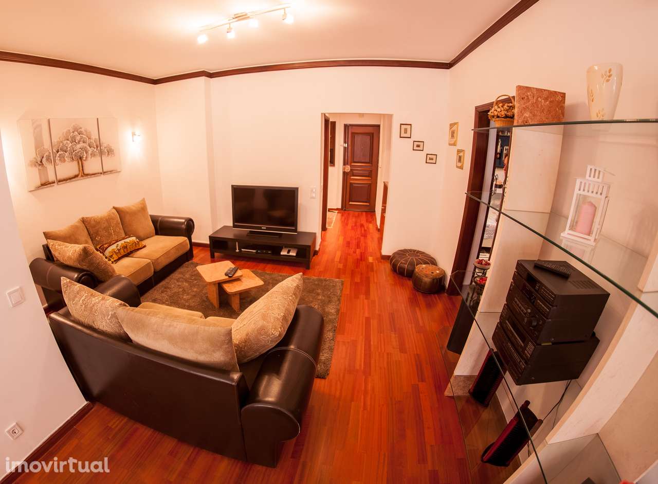 T2 ( quarto Casal + quarto interno 2 camas) piscina e garagem Estoril - Grande imagem: 2/18