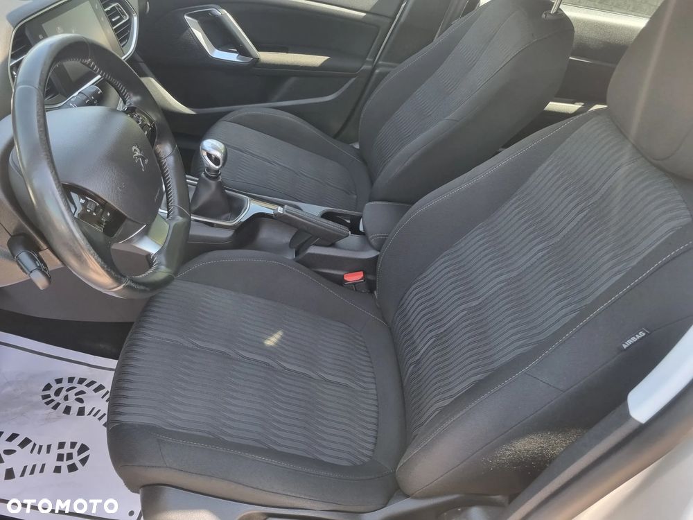 Peugeot 308 125 THP Active - 26