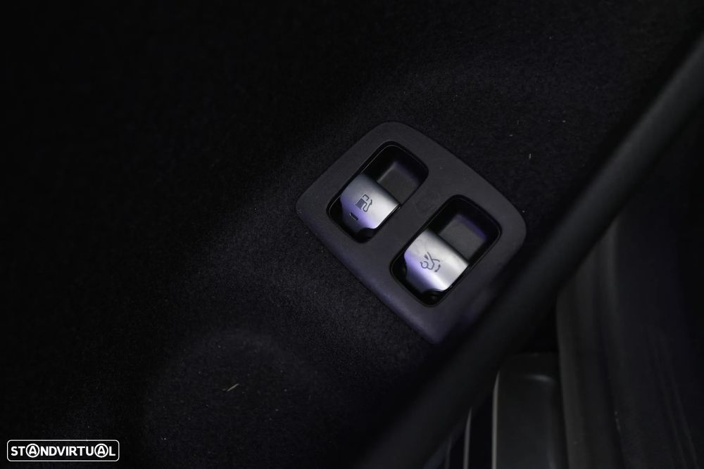 Mercedes-Benz E 300 e AMG Line - 39