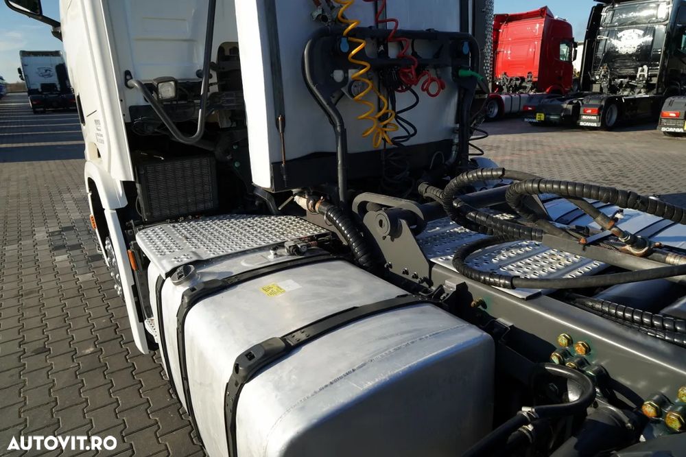 Scania R 650 / V8 / 6x4 / SISTEM HIDRAULIC / MASĂ NETĂ: 100.000 KG / I-PARK COOL / TRACTOR CU 3 AXE / ANVELOPE 100% - 13