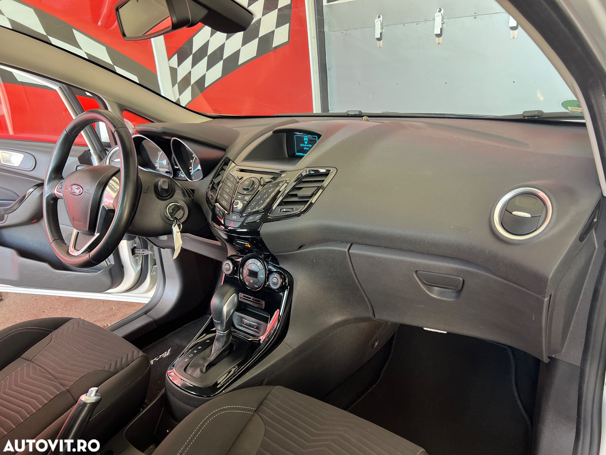 Ford Fiesta 1.0 EcoBoost S&S Aut. TITANIUM - 9