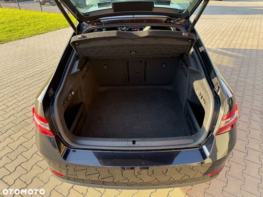 Skoda Superb 2.0 TDI Sportline DSG - 28