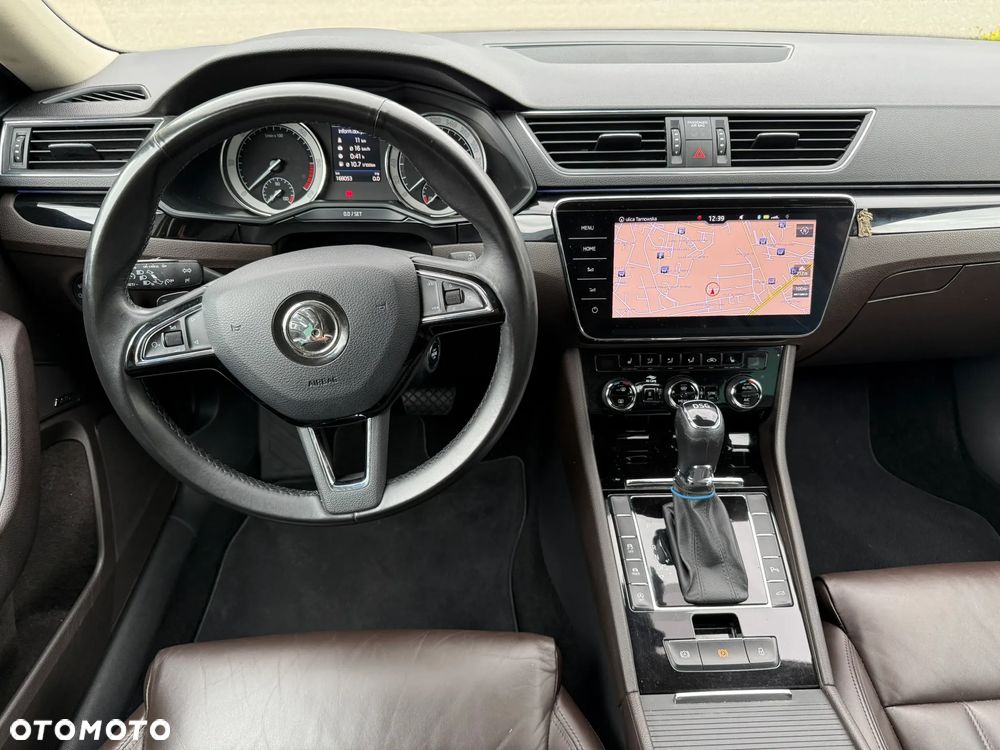 Skoda Superb 2.0 TDI SCR 4x4 L&K DSG - 17