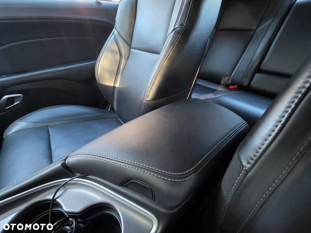 Dodge Challenger 3.6 SXT Plus - 25