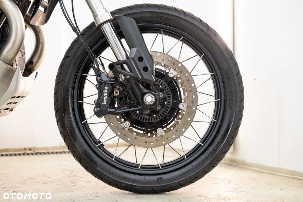Moto Guzzi V85 - 32