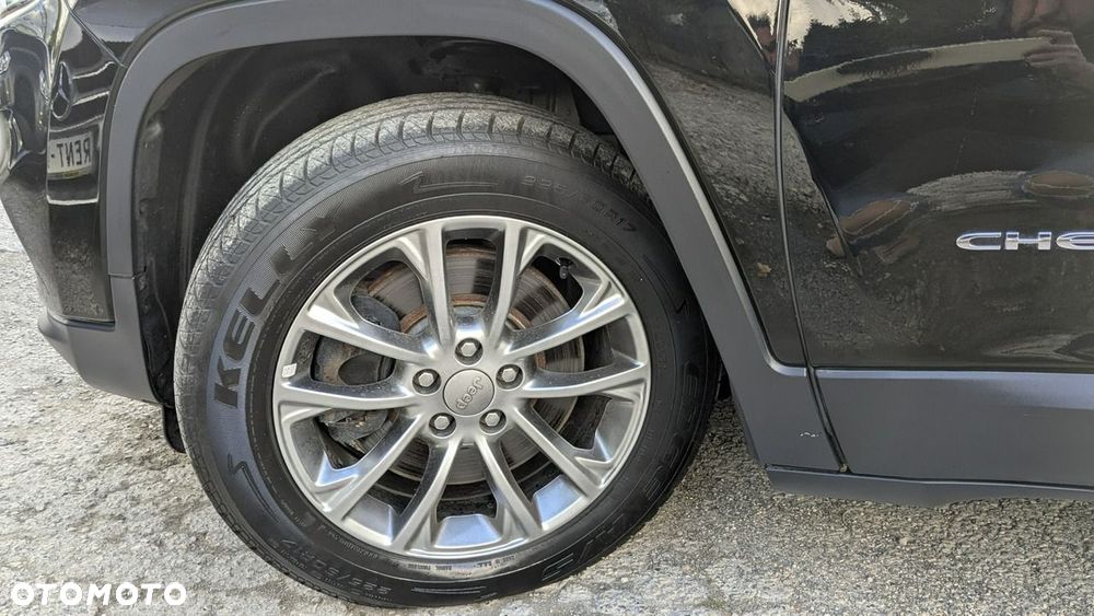 Jeep Cherokee - 38