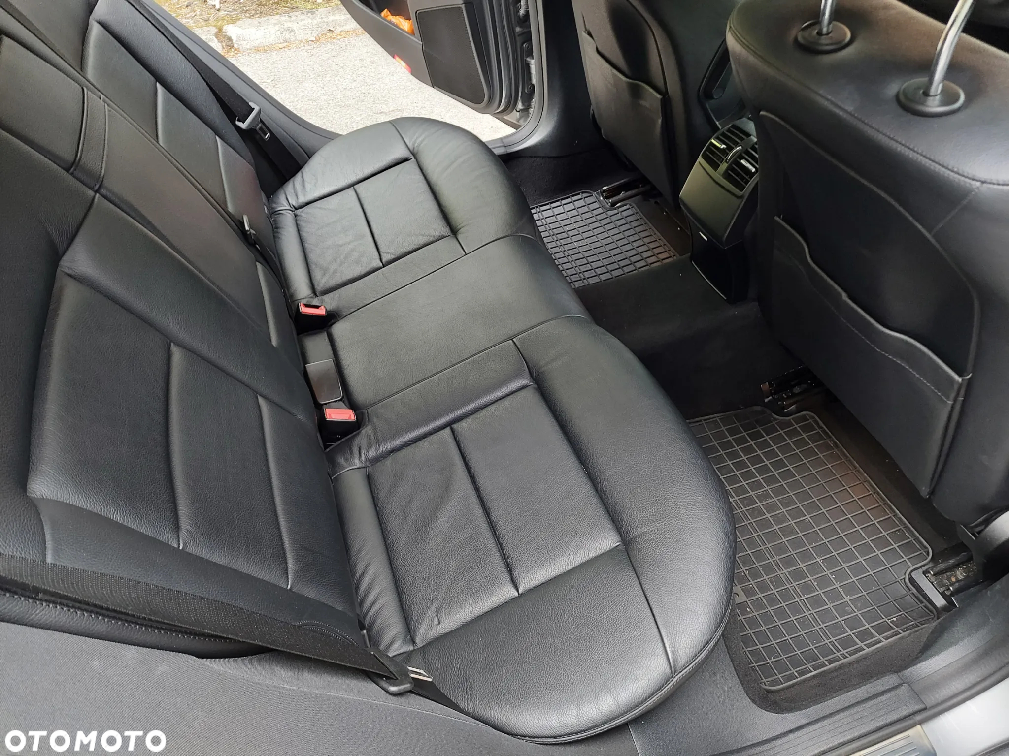 Mercedes-Benz Klasa E 220 T CDI DPF BlueEFFICIENCY Automatik Avantgarde - 8