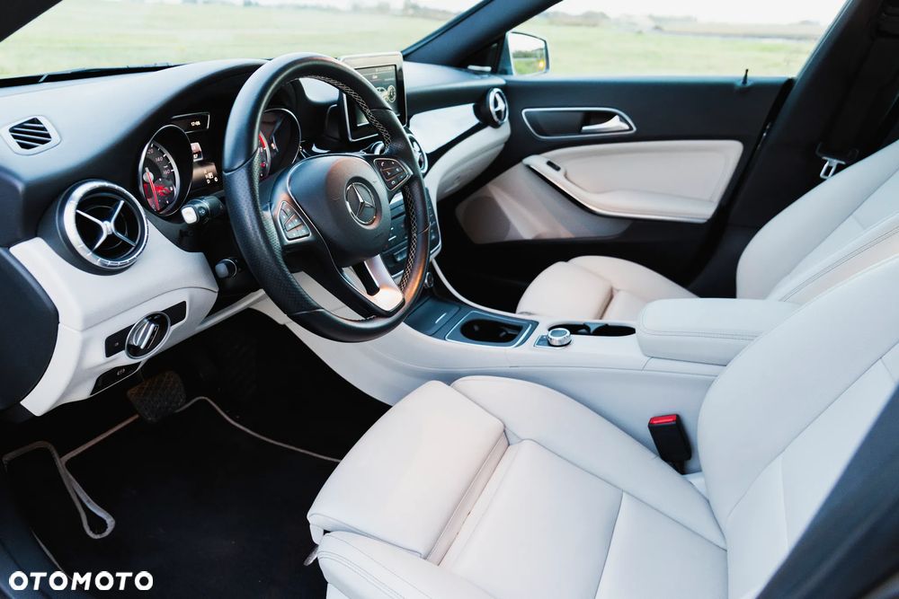 Mercedes-Benz CLA 250 4-Matic - 14