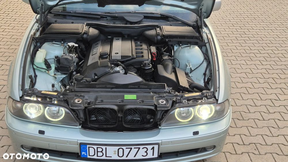 BMW Seria 5 520i Touring - 14