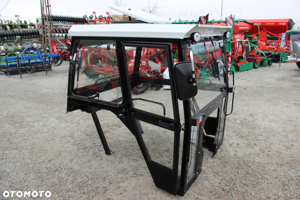 Kabina do ciągnika C-360 bez błotników Naglak "Elegant" kolor RAL7035 - 2