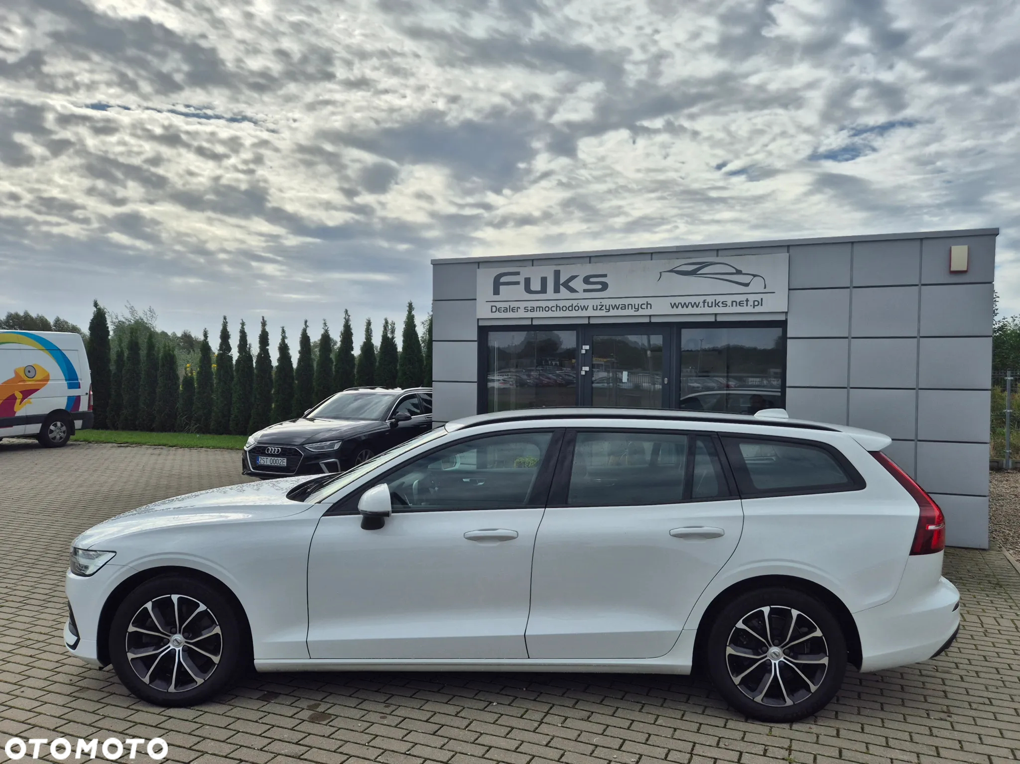 Volvo V60 B3 B DKG Momentum - 11