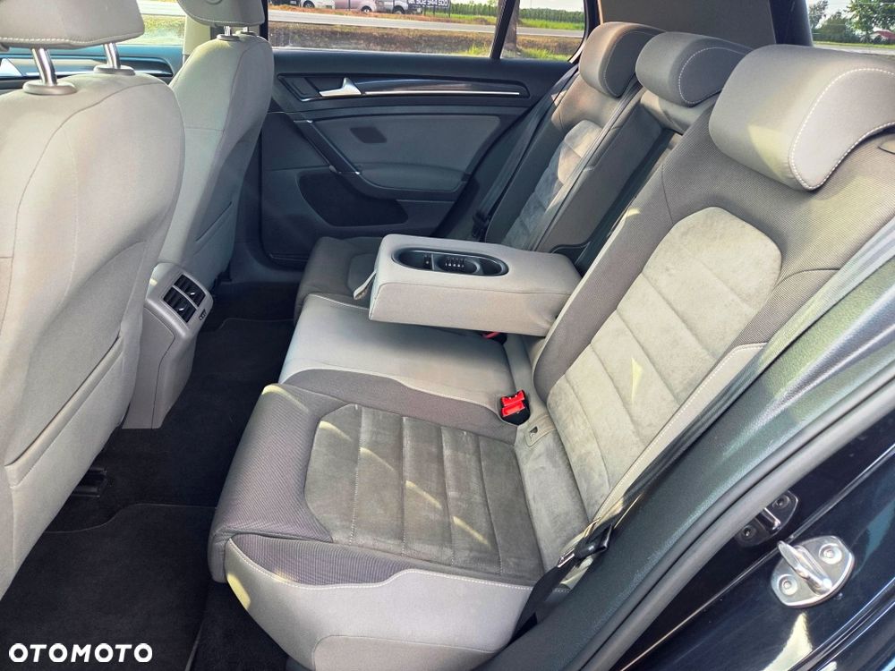Volkswagen Golf 1.6 TDI Highline - 27